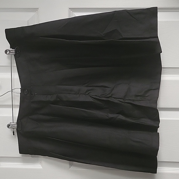 Black Pleated Mini Skirt - Picture 5 of 8